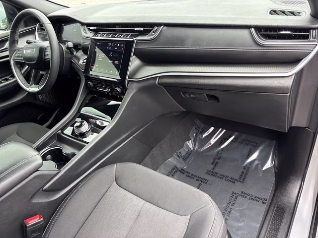 2025 Silver Zynith Jeep Grand Cherokee Laredo X RWD SUV