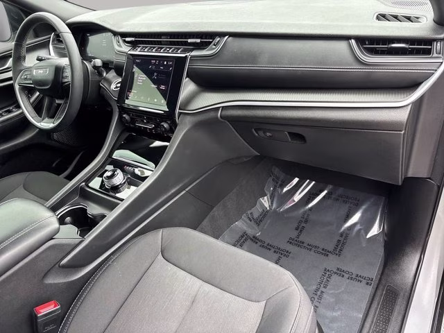 2025 Silver Zynith Jeep Grand Cherokee Laredo X RWD SUV