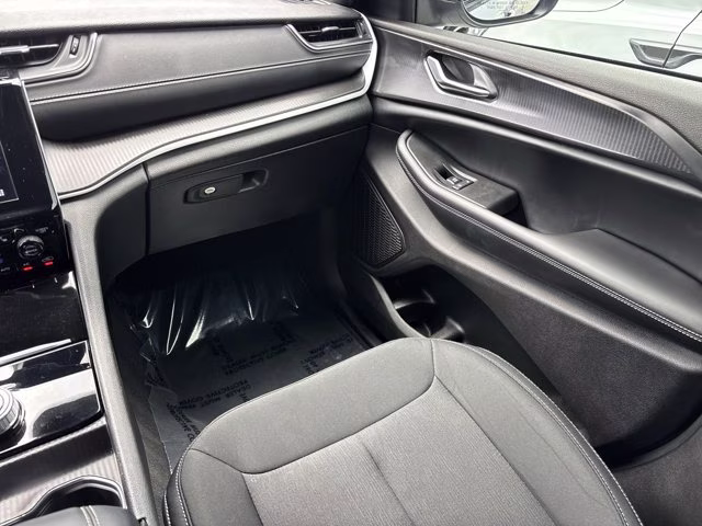 2025 Silver Zynith Jeep Grand Cherokee Laredo X RWD SUV