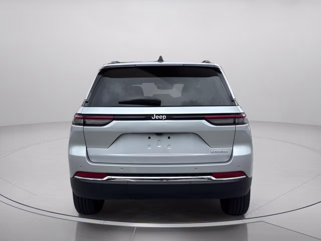 2025 Silver Zynith Jeep Grand Cherokee Laredo X RWD SUV