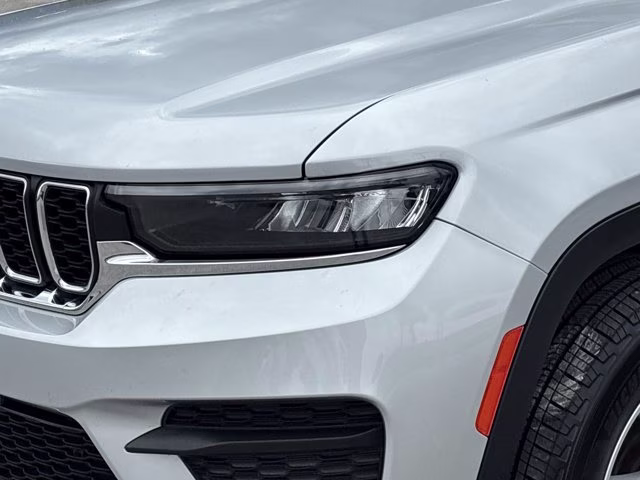 2025 Silver Zynith Jeep Grand Cherokee Laredo X RWD SUV