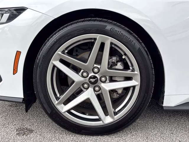 2024 Oxford White Ford Mustang EcoBoost RWD Coupe
