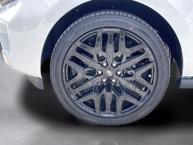 2026 Star White Metallic Tri-Coat Ford Expedition Max Platinum 4X4 SUV