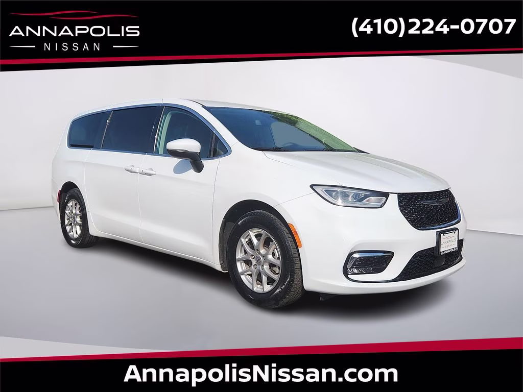 2023 Chrysler Pacifica Touring L's photo