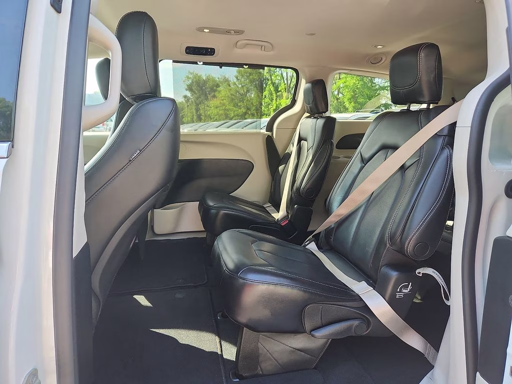 2023 Bright White Clearcoat Chrysler Pacifica Touring L FWD Van