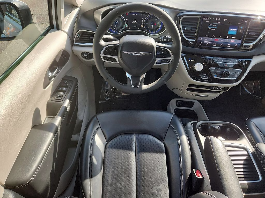 2023 Bright White Clearcoat Chrysler Pacifica Touring L FWD Van