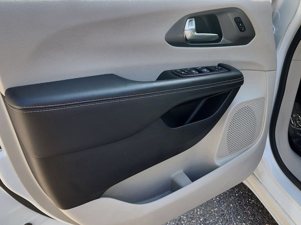 2023 Bright White Clearcoat Chrysler Pacifica Touring L FWD Van