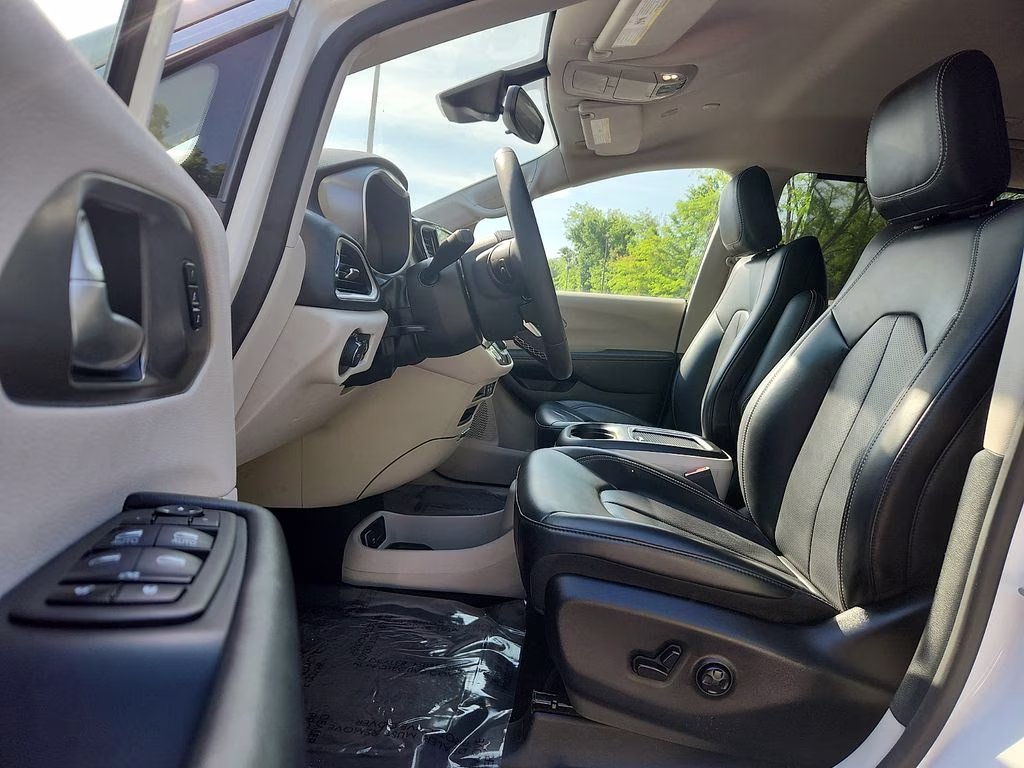 2023 Bright White Clearcoat Chrysler Pacifica Touring L FWD Van