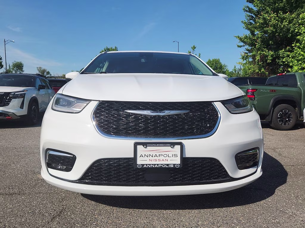 2023 Bright White Clearcoat Chrysler Pacifica Touring L FWD Van