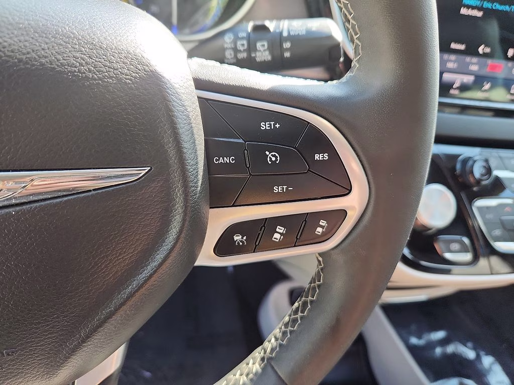 2023 Bright White Clearcoat Chrysler Pacifica Touring L FWD Van