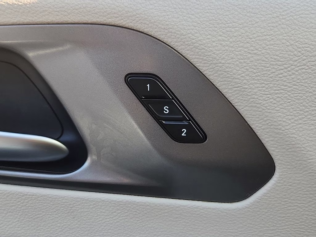 2023 Bright White Clearcoat Chrysler Pacifica Touring L FWD Van