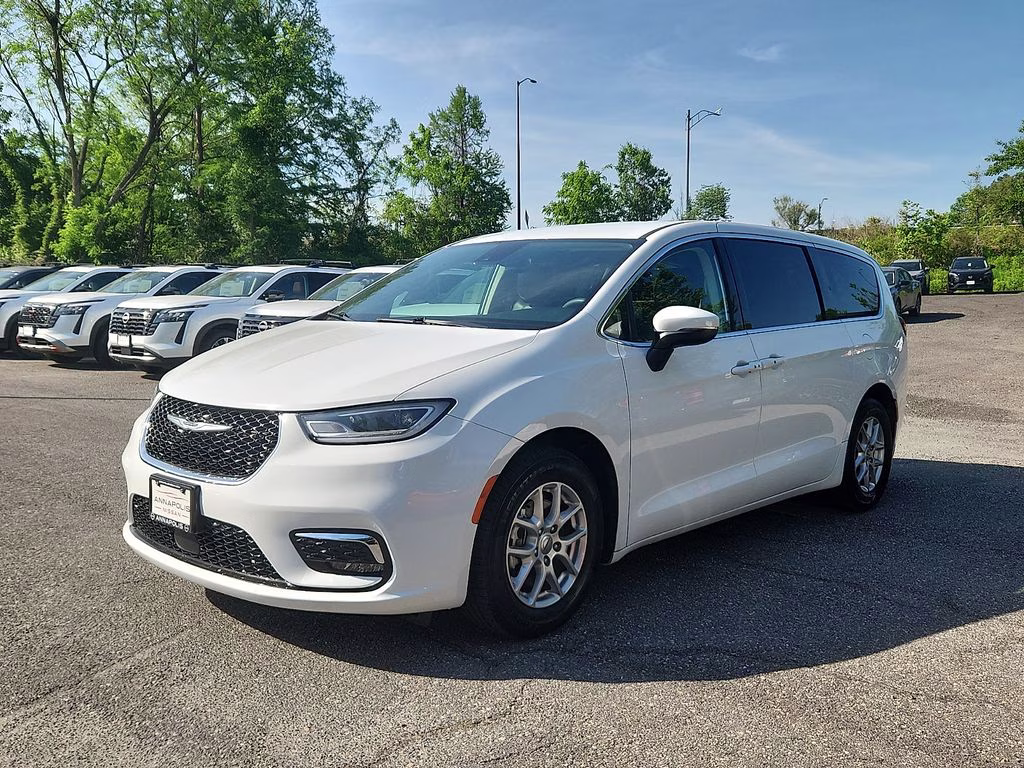 2023 Bright White Clearcoat Chrysler Pacifica Touring L FWD Van