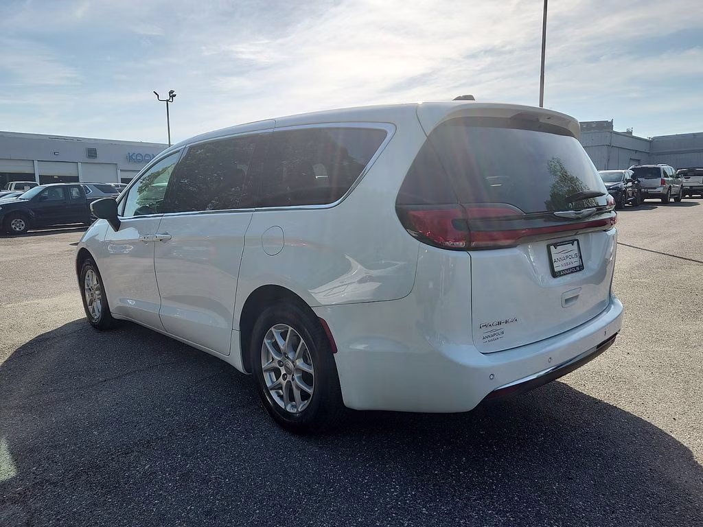 2023 Bright White Clearcoat Chrysler Pacifica Touring L FWD Van
