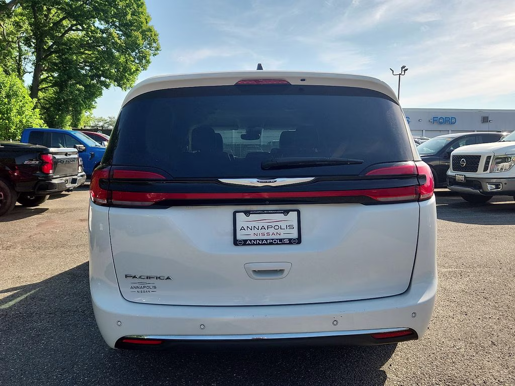 2023 Bright White Clearcoat Chrysler Pacifica Touring L FWD Van