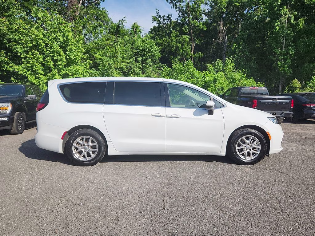 2023 Bright White Clearcoat Chrysler Pacifica Touring L FWD Van
