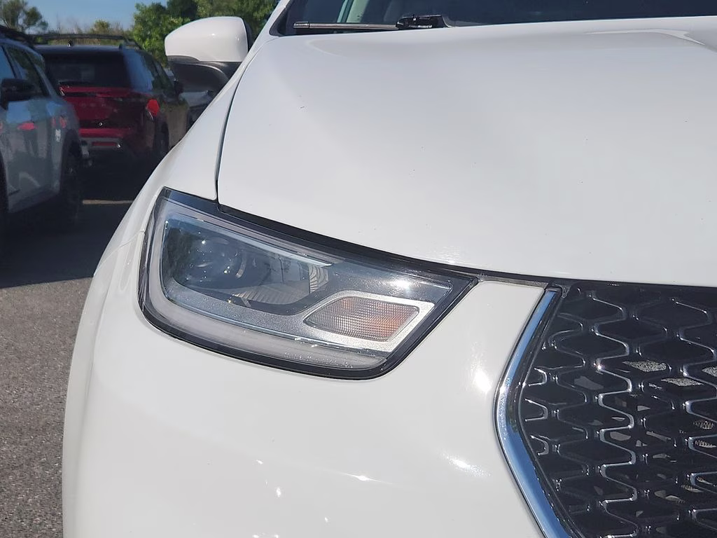 2023 Bright White Clearcoat Chrysler Pacifica Touring L FWD Van