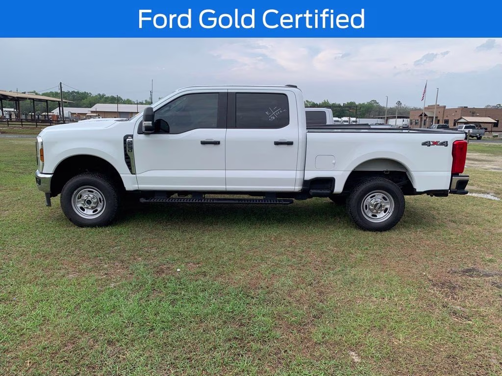 2025 Oxford White Ford Super Duty F-250 SRW XL 4X4 Truck