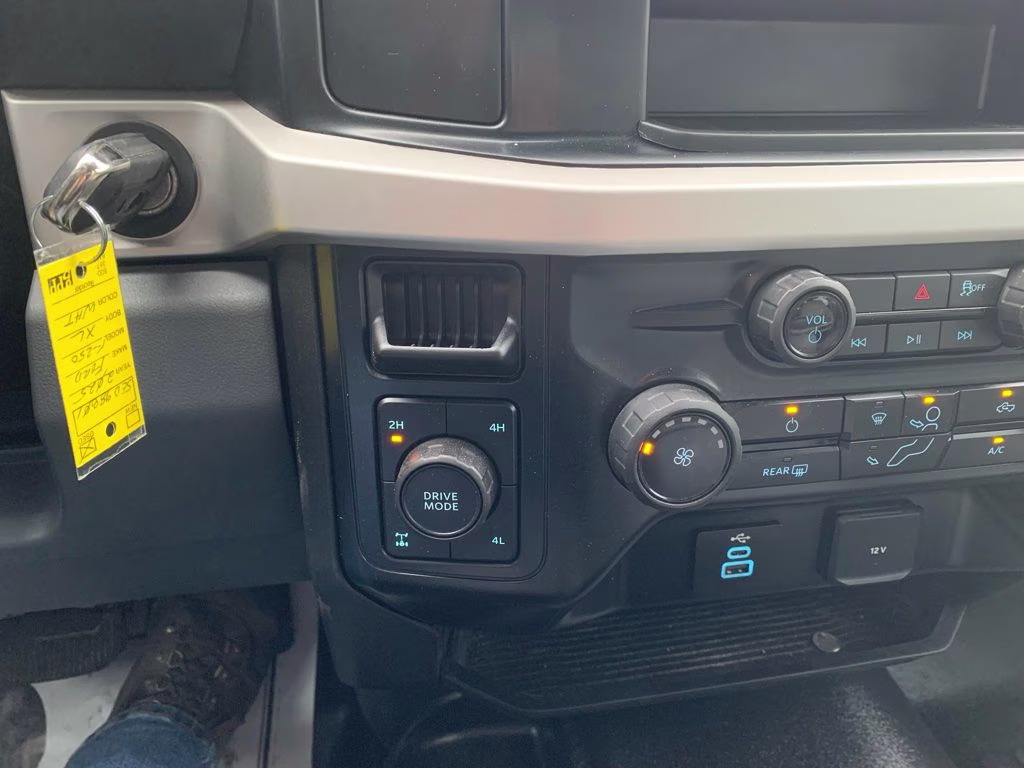 2025 Oxford White Ford Super Duty F-250 SRW XL 4X4 Truck