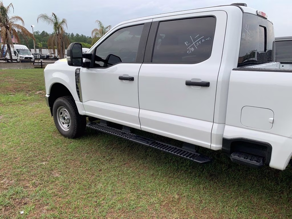 2025 Oxford White Ford Super Duty F-250 SRW XL 4X4 Truck
