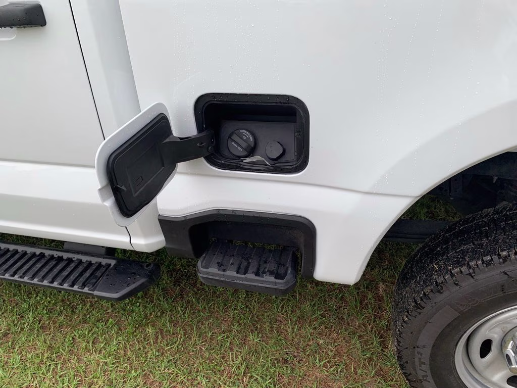 2025 Oxford White Ford Super Duty F-250 SRW XL 4X4 Truck