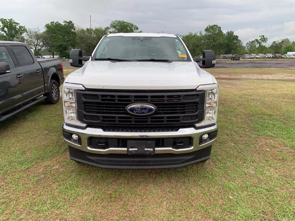 2025 Oxford White Ford Super Duty F-250 SRW XL 4X4 Truck