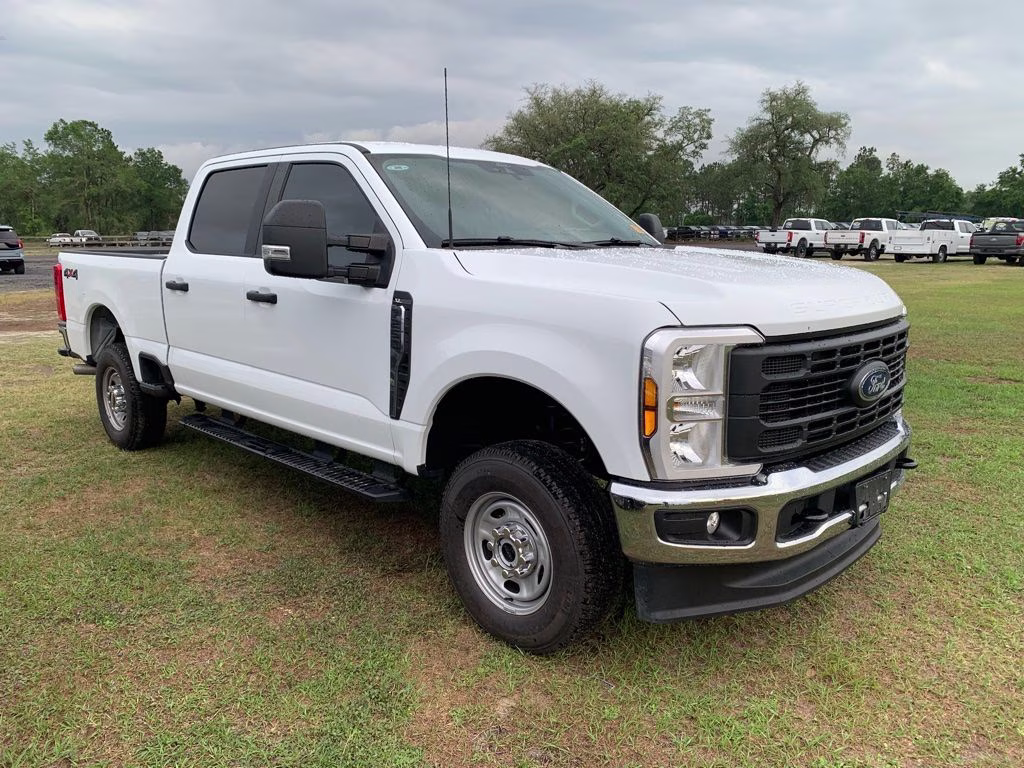 2025 Oxford White Ford Super Duty F-250 SRW XL 4X4 Truck