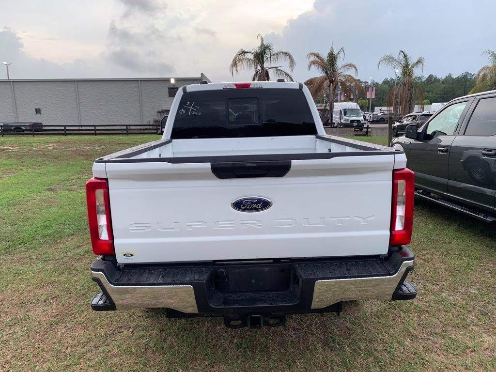 2025 Oxford White Ford Super Duty F-250 SRW XL 4X4 Truck