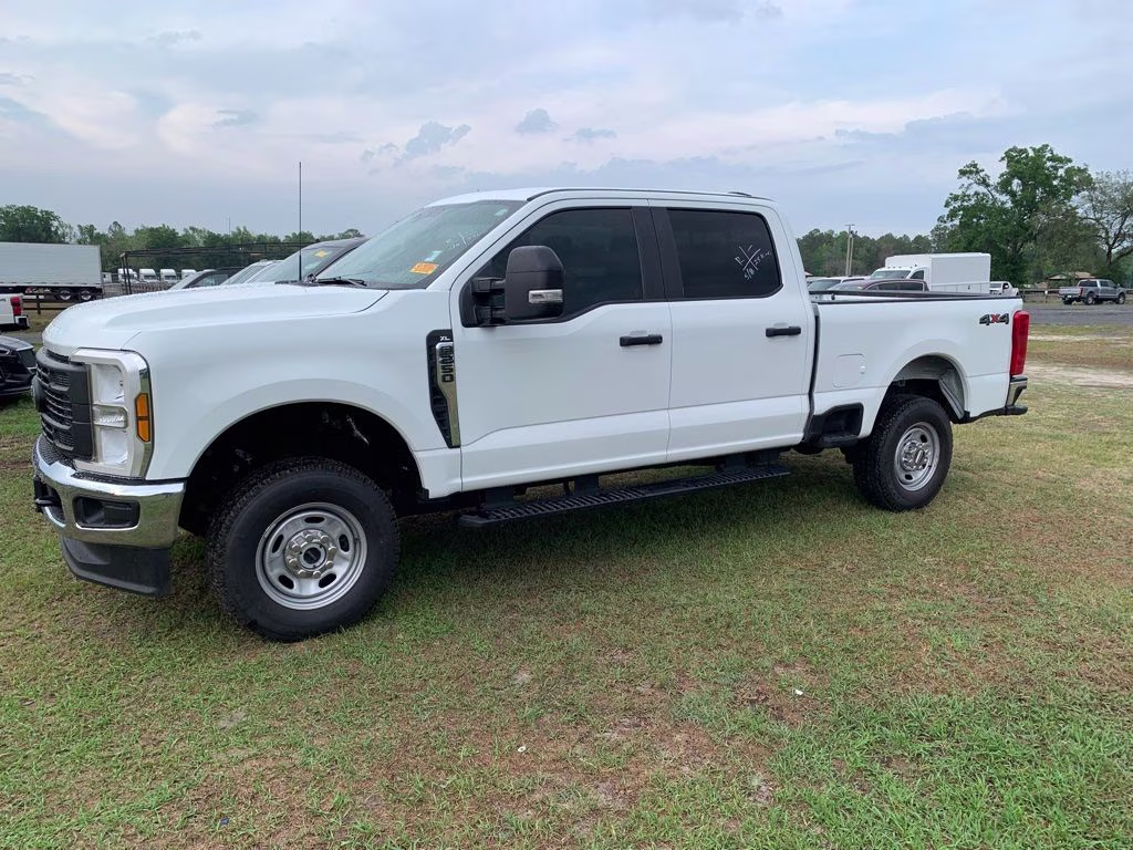 2025 Oxford White Ford Super Duty F-250 SRW XL 4X4 Truck