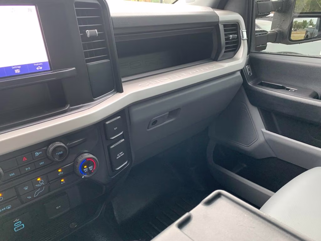 2025 Oxford White Ford Super Duty F-250 SRW XL 4X4 Truck
