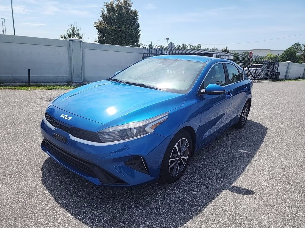 2023 Kia Forte LXS AT's photo