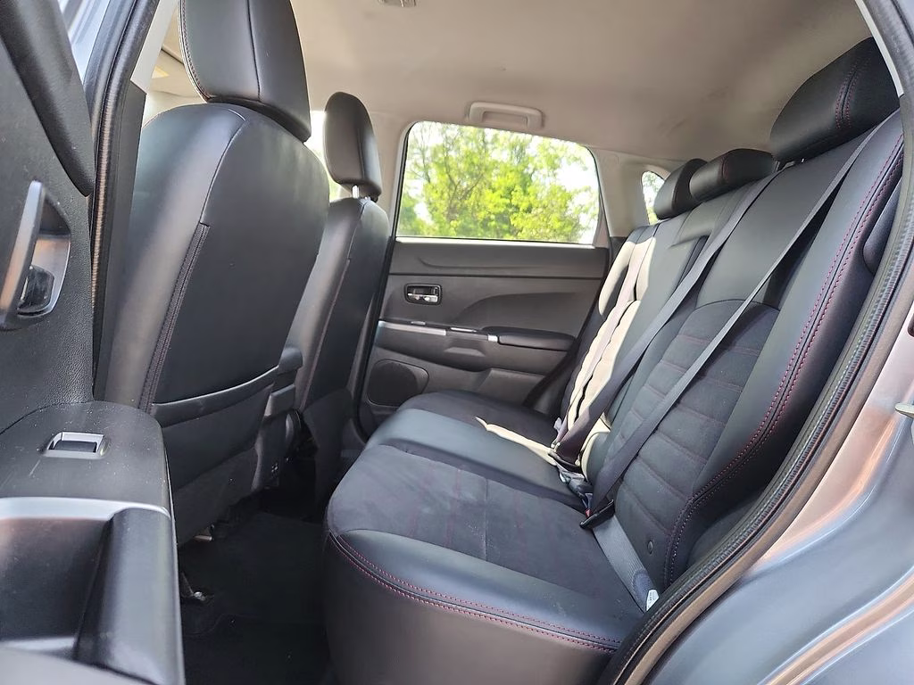 2024 Alloy Silver Metallic Mitsubishi Outlander Sport 2.0 SE 4X4 SUV