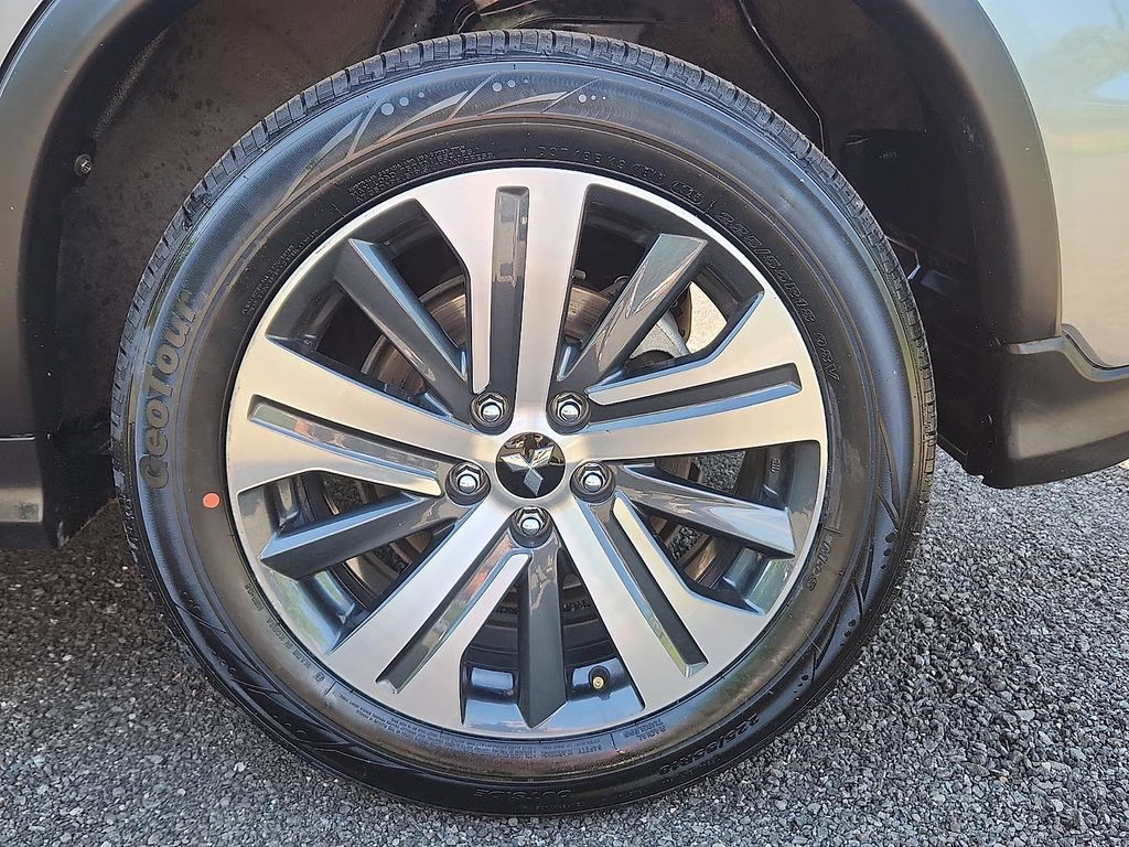 2024 Alloy Silver Metallic Mitsubishi Outlander Sport 2.0 SE 4X4 SUV