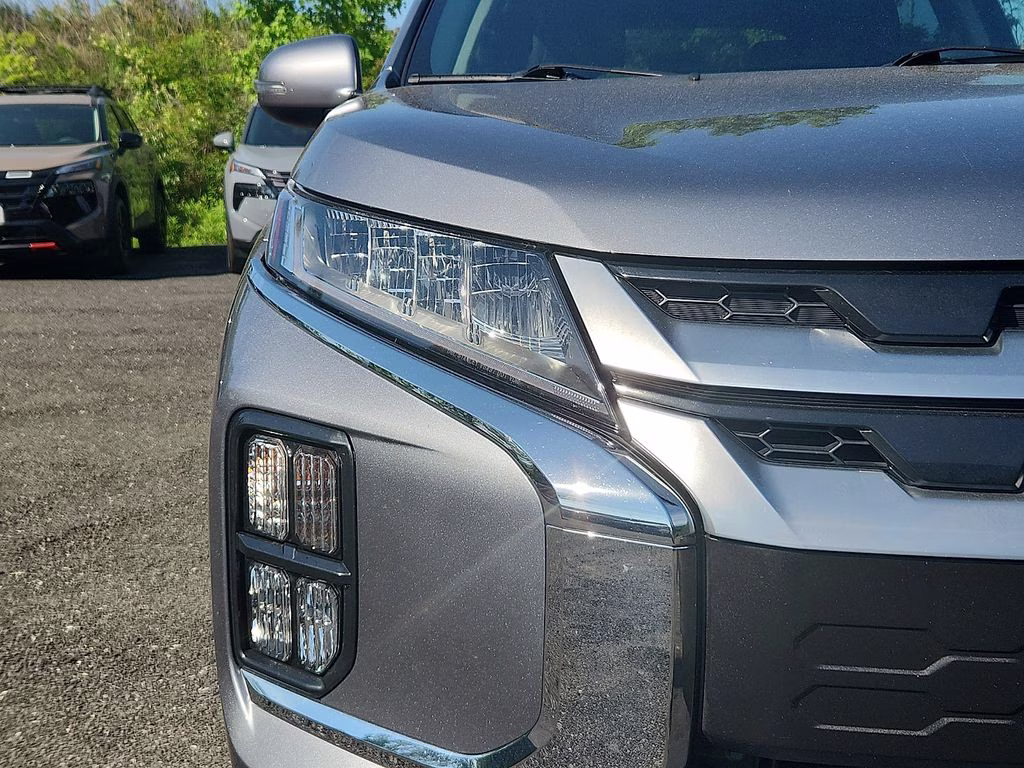 2024 Alloy Silver Metallic Mitsubishi Outlander Sport 2.0 SE 4X4 SUV