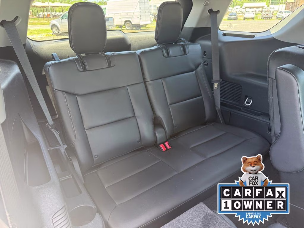 2023 White Metallic Ford Explorer XLT RWD SUV