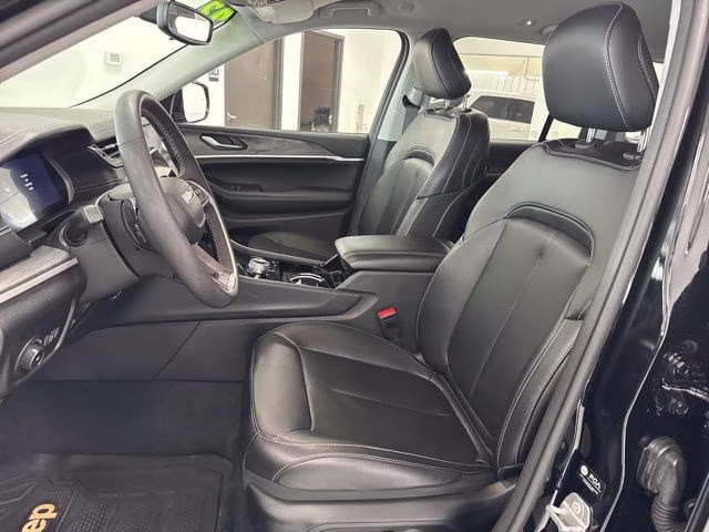 2023 Diamond Black Crystal Pearlcoat Jeep Grand Cherokee Limited 4X4 SUV