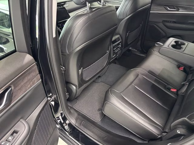 2023 Diamond Black Crystal Pearlcoat Jeep Grand Cherokee Limited 4X4 SUV