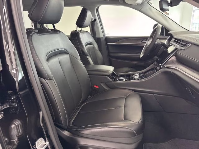 2023 Diamond Black Crystal Pearlcoat Jeep Grand Cherokee Limited 4X4 SUV