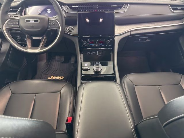 2023 Diamond Black Crystal Pearlcoat Jeep Grand Cherokee Limited 4X4 SUV