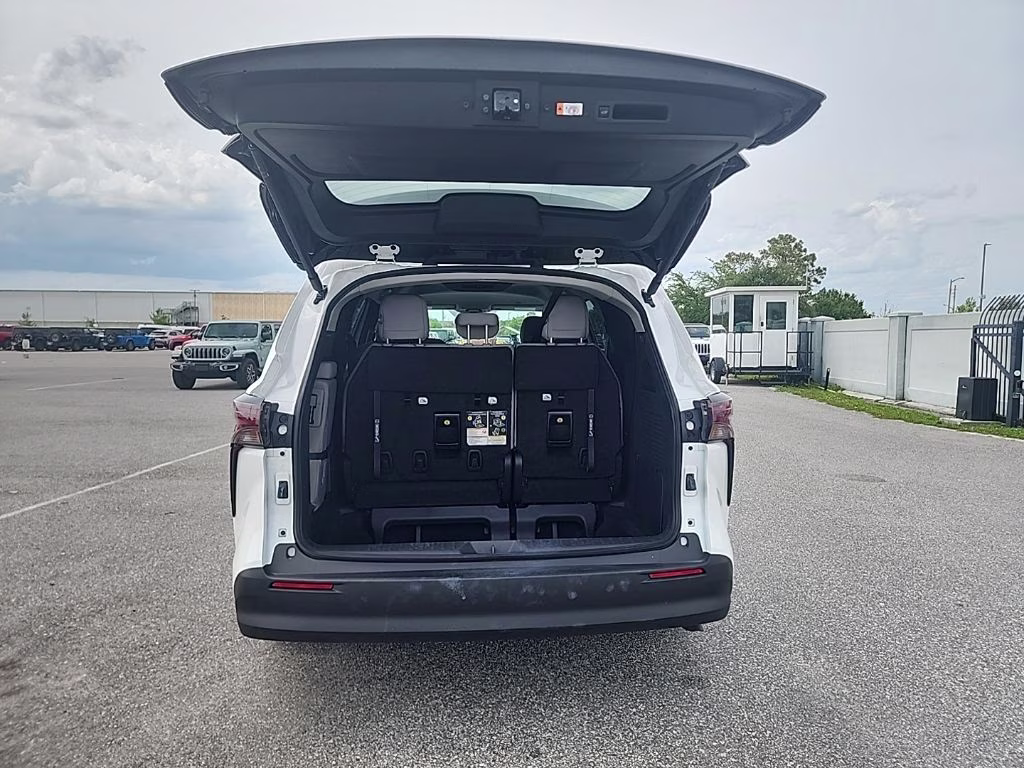 2026 white Toyota Sienna LE FWD Van