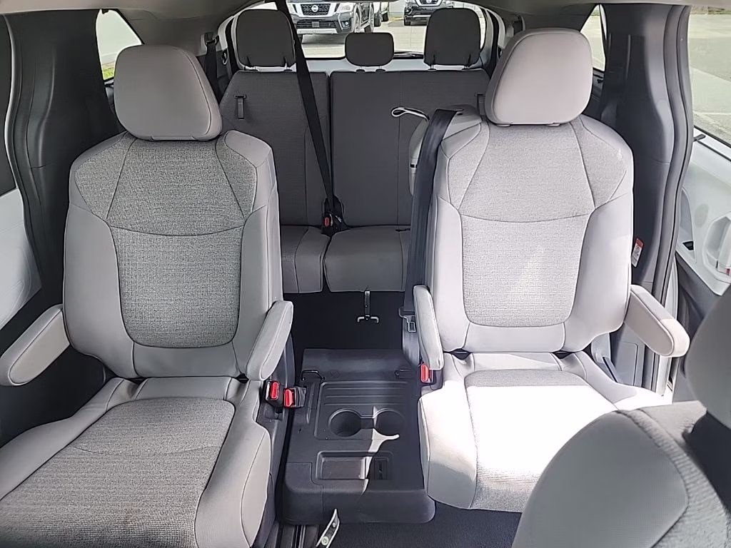 2026 white Toyota Sienna LE FWD Van