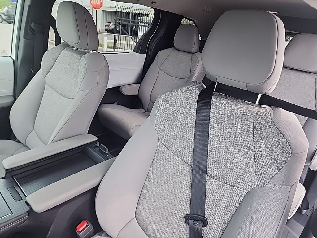 2026 white Toyota Sienna LE FWD Van