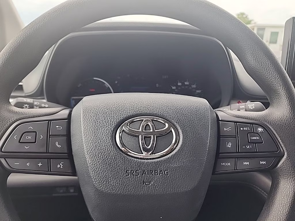 2026 white Toyota Sienna LE FWD Van