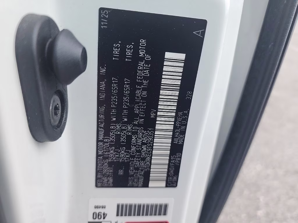2026 white Toyota Sienna LE FWD Van