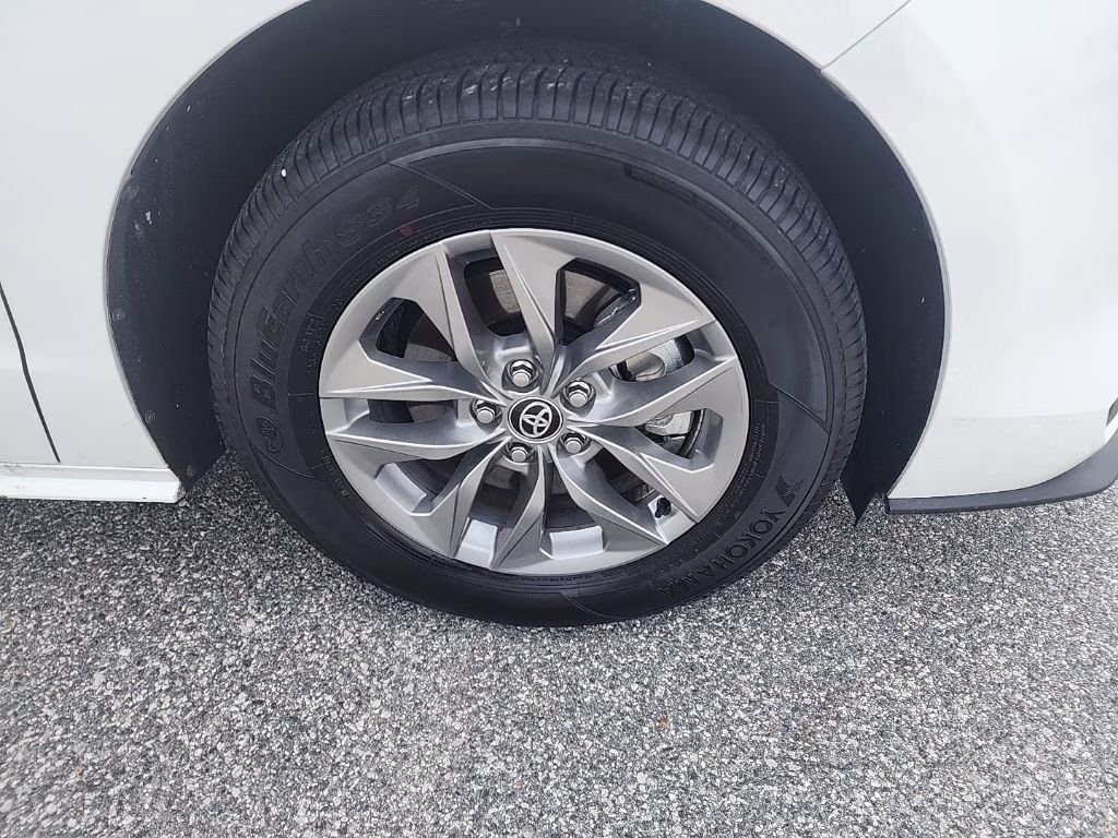 2026 white Toyota Sienna LE FWD Van