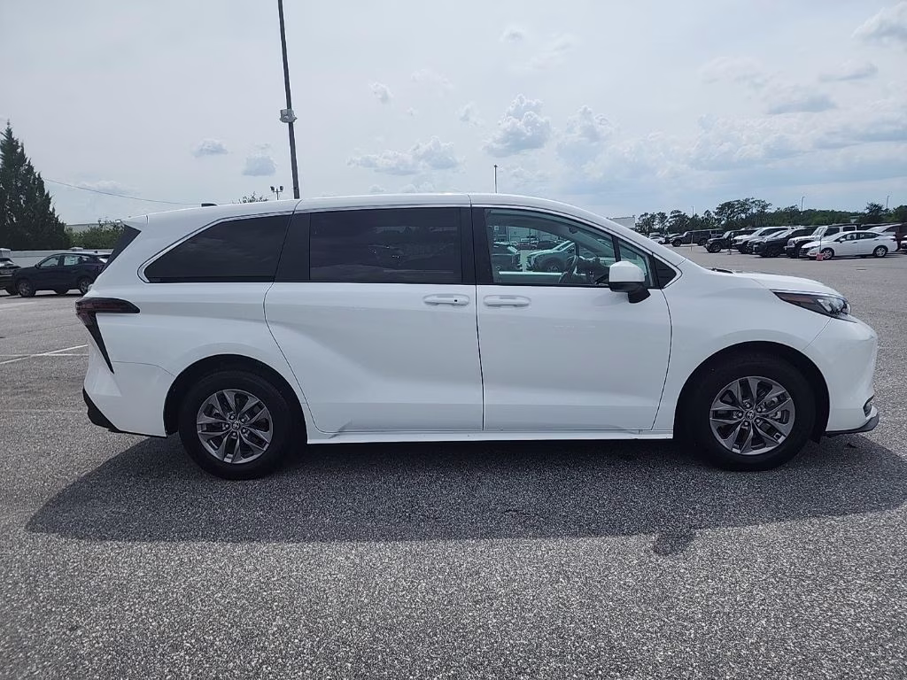 2026 white Toyota Sienna LE FWD Van