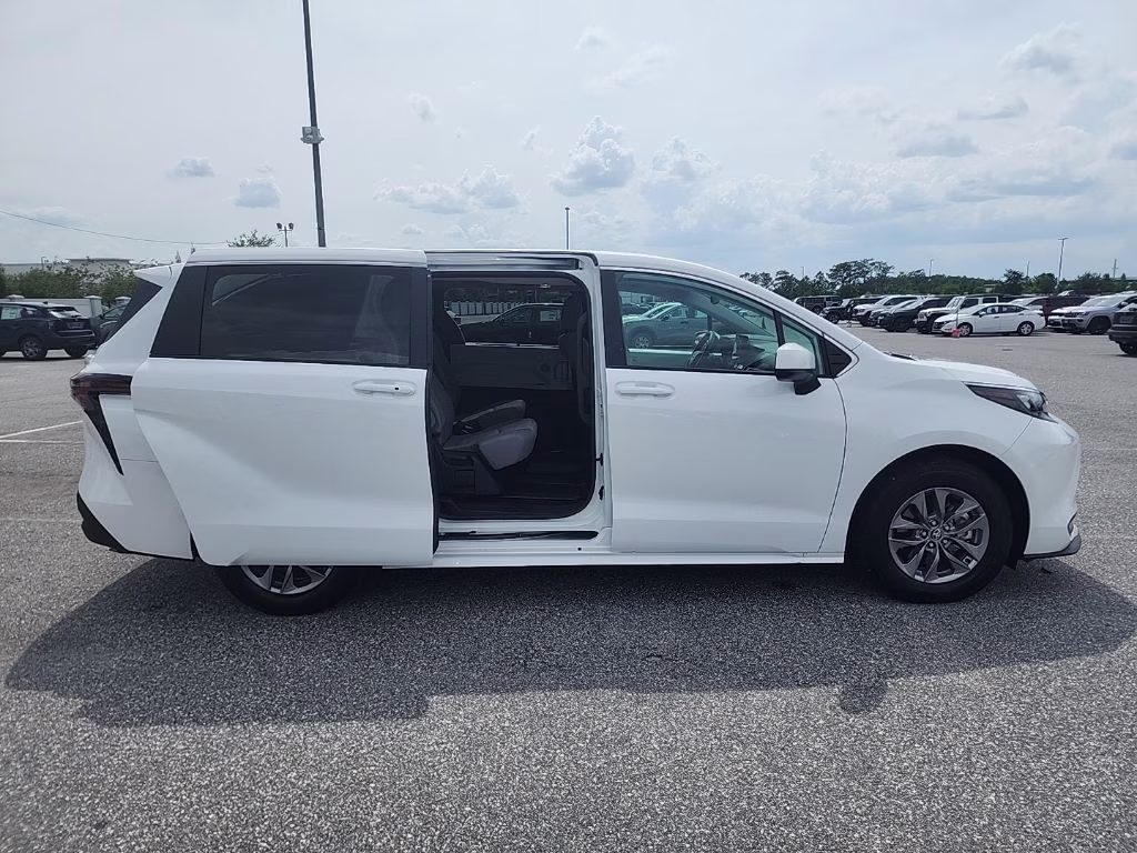 2026 white Toyota Sienna LE FWD Van