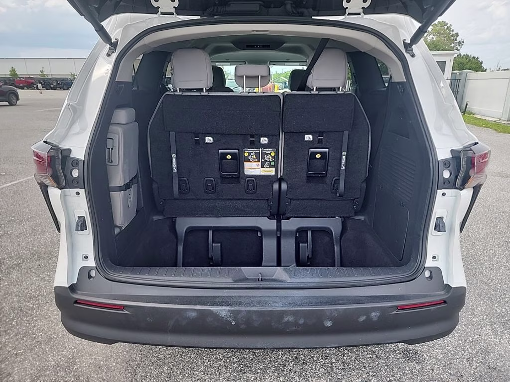 2026 white Toyota Sienna LE FWD Van