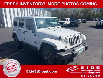 2017 Bright White Clearcoat Jeep Wrangler Unlimited Sahara 4X4 SUV