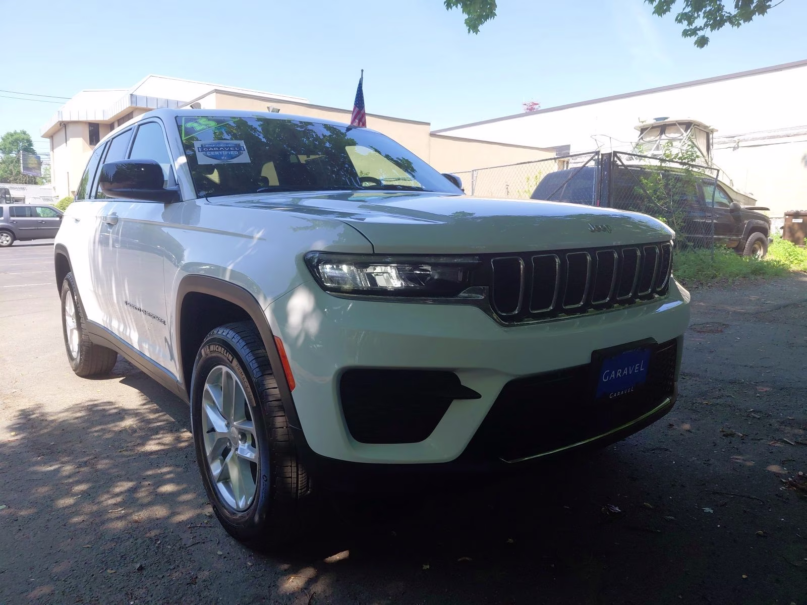 2025 Bright White Clearcoat Jeep Grand Cherokee Laredo X 4X4 SUV