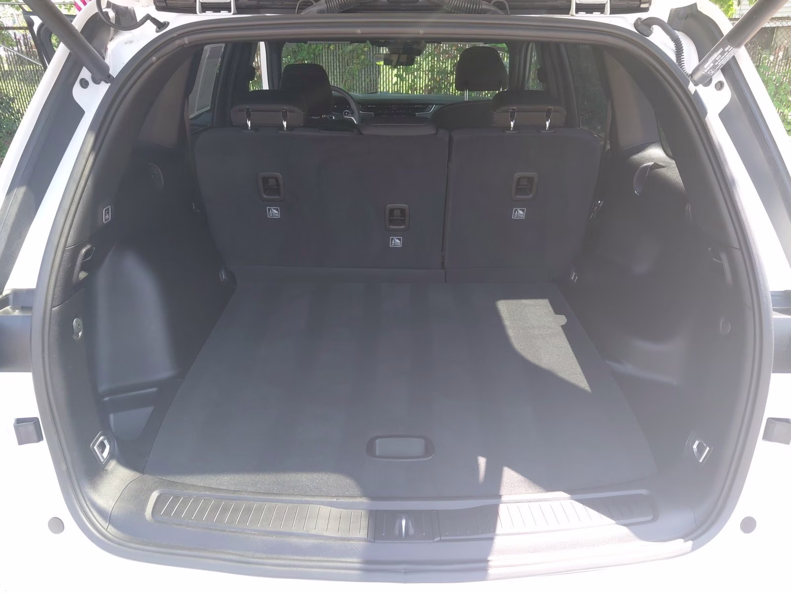 2025 Bright White Clearcoat Jeep Grand Cherokee Laredo X 4X4 SUV